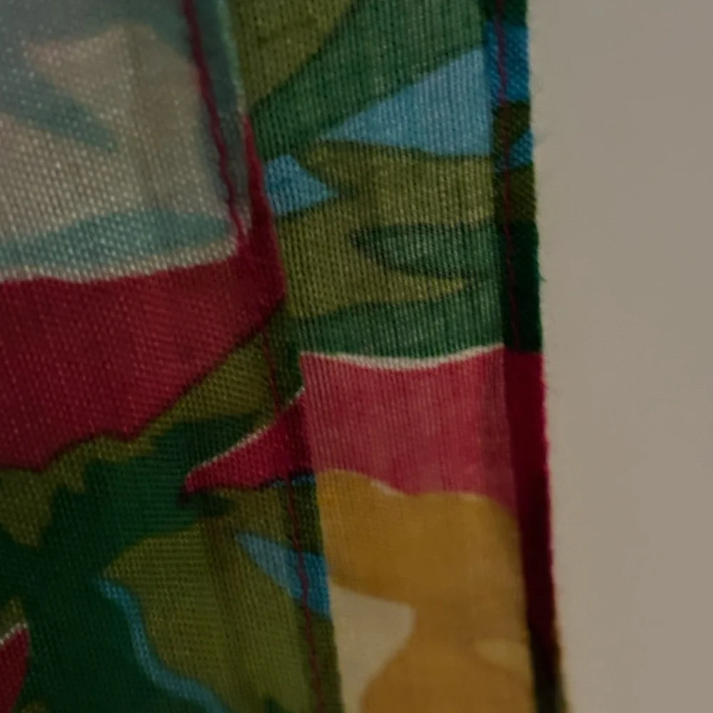 'CLUB 7 ECHO' Large Chintzy Floral Scarf‎ 30” square